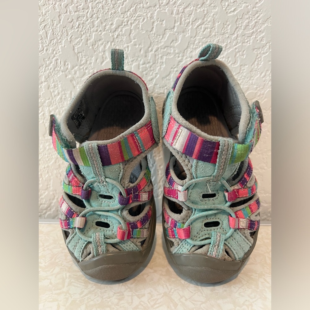Super cute Keen sandals toddler size 7